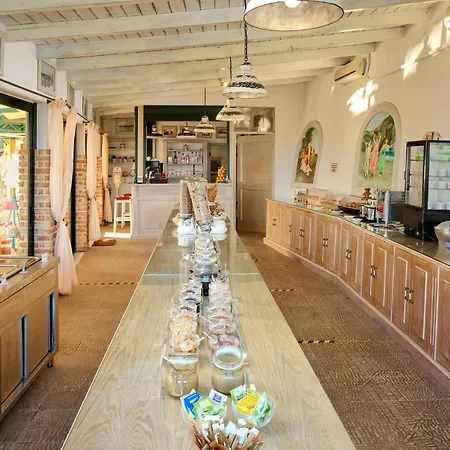 Kastro Maistro Hotell 2*