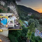 Kastro Maistro 2*