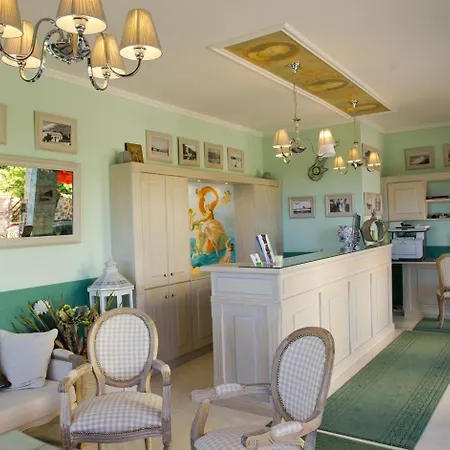 Kastro Maistro Hotel 2*